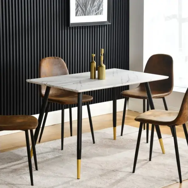 Ensemble Table Blanche Effet Marbre Et 4 Chaises Scandinaves Blanches Cassées